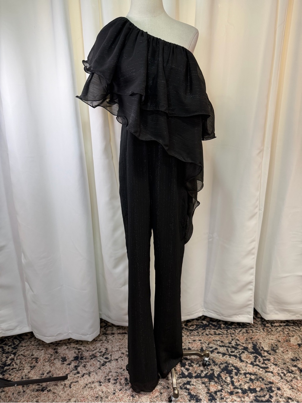 NWT Jewel Badgley Mischka Black & Silver Metallic Ruffled One Shoulder Jumpsuit - Picture 2 of 13